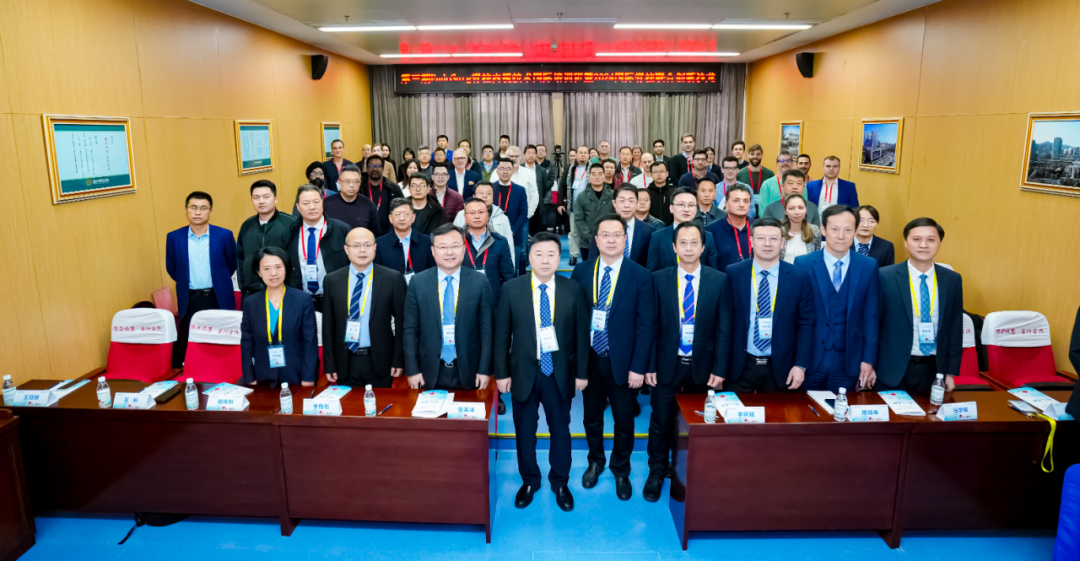 第三期 EndoSurg 脊柱内镜技术国际培训班暨 2024 国际脊柱联合创新沙龙在青岛大学附属医院开班