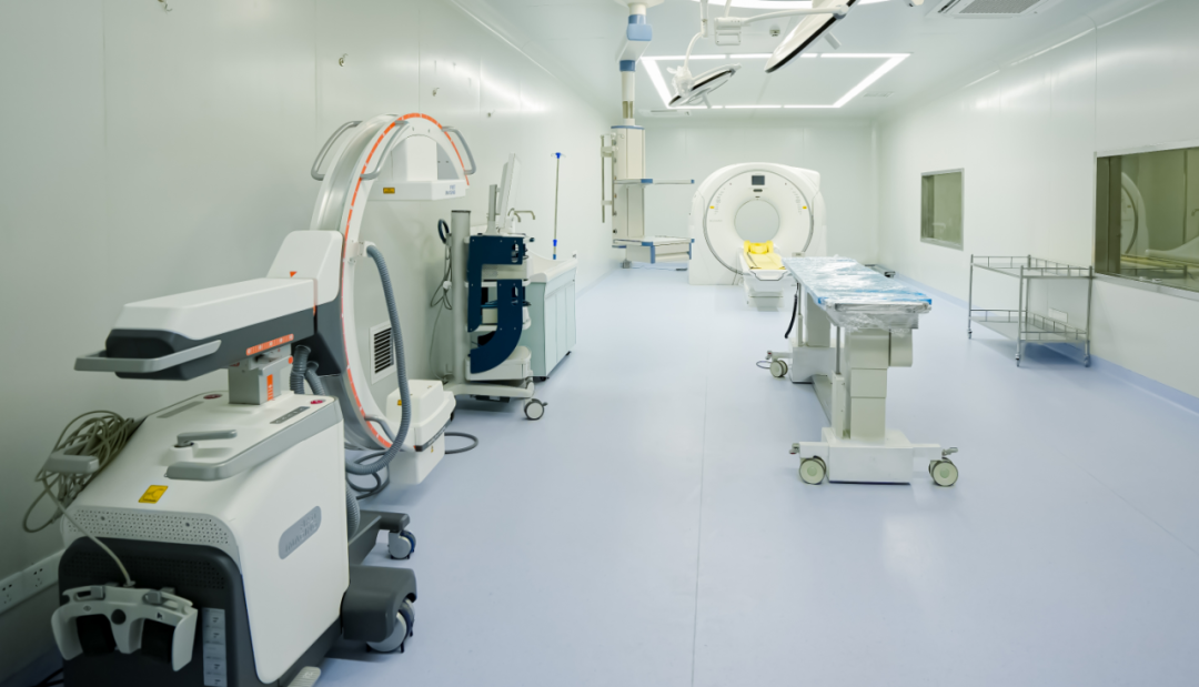 第三期 EndoSurg 脊柱内镜技术国际培训班暨 2024 国际脊柱联合创新沙龙在青岛大学附属医院开班