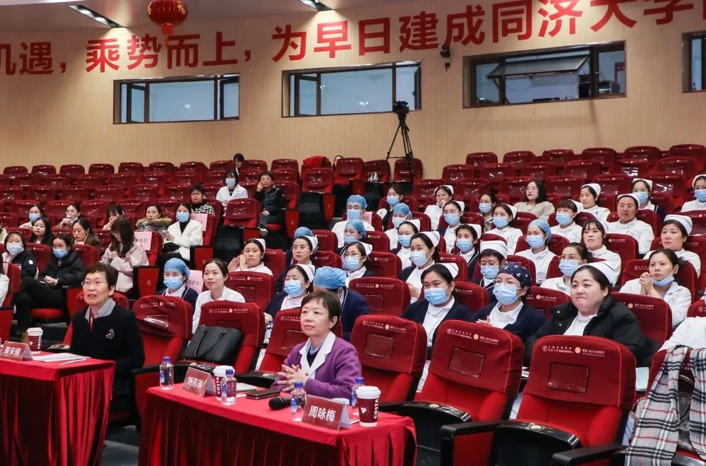护士长核心能力培训开课，海军军医大学姜安丽教授应邀讲学