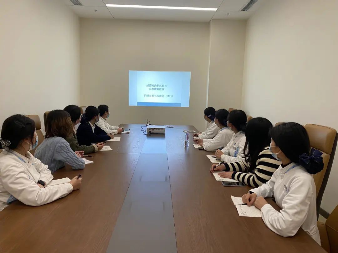 顾连禾泰李兴红：护士长是怎样「炼」成的？