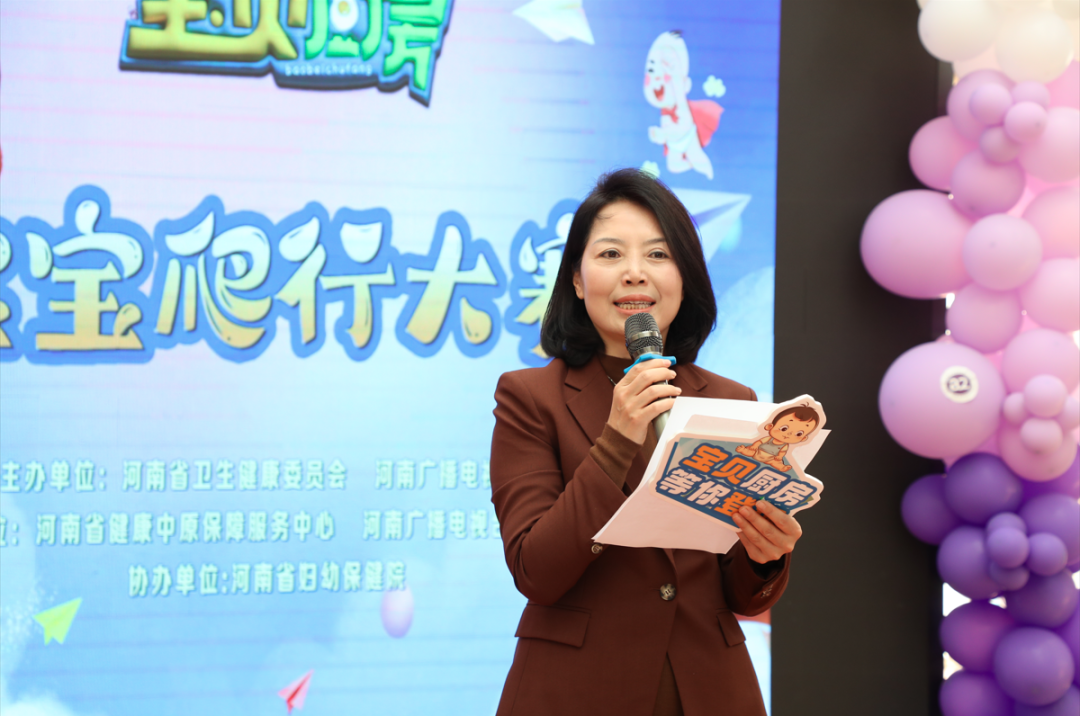 龙抬头宝宝爬行大赛在河南省妇幼保健院举办