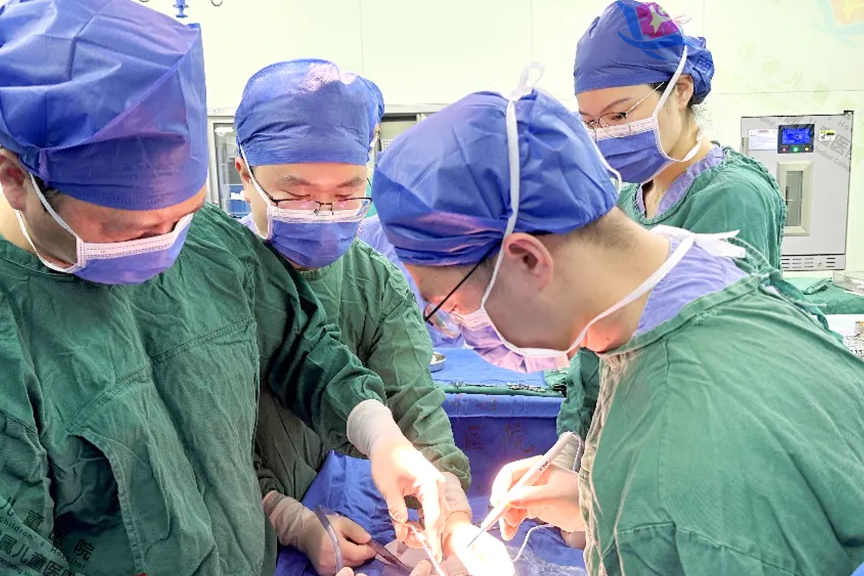 44 日龄女婴长有直径 6 cm 巨型肿瘤，江西省儿童医院为其精准切除