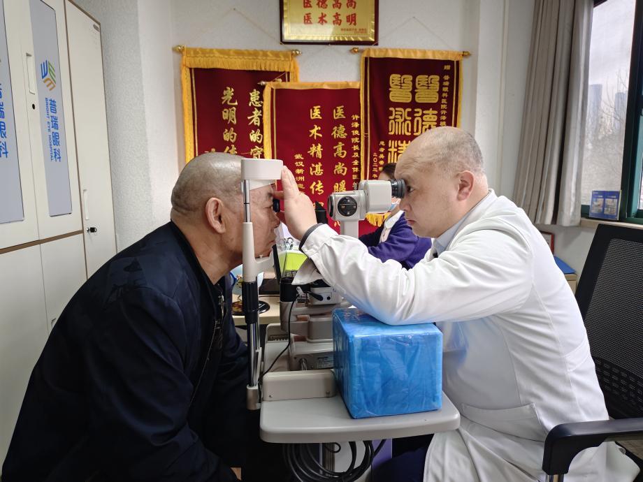 视网膜上有个「洞」？武汉普瑞眼科医院提醒眼科检查很重要