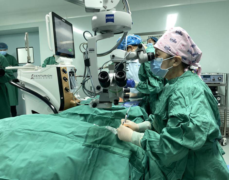 高龄、独眼、复杂白内障……湖北普瑞眼科医院照亮耄耋之光