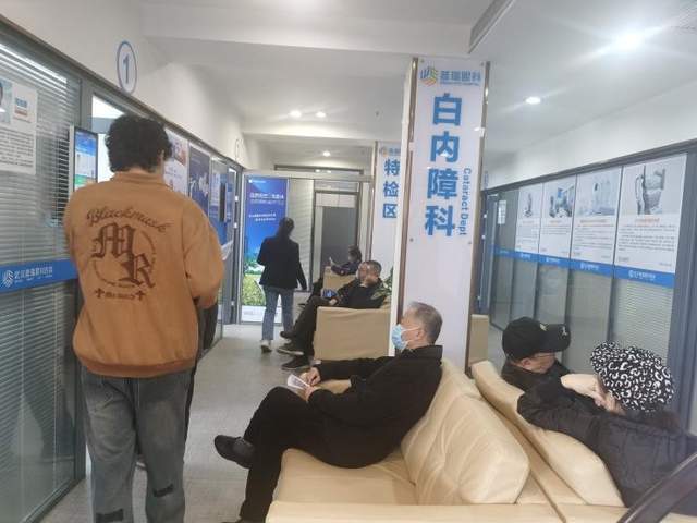 趴着午睡会导致青光眼？武汉普瑞眼科医院专家来解答