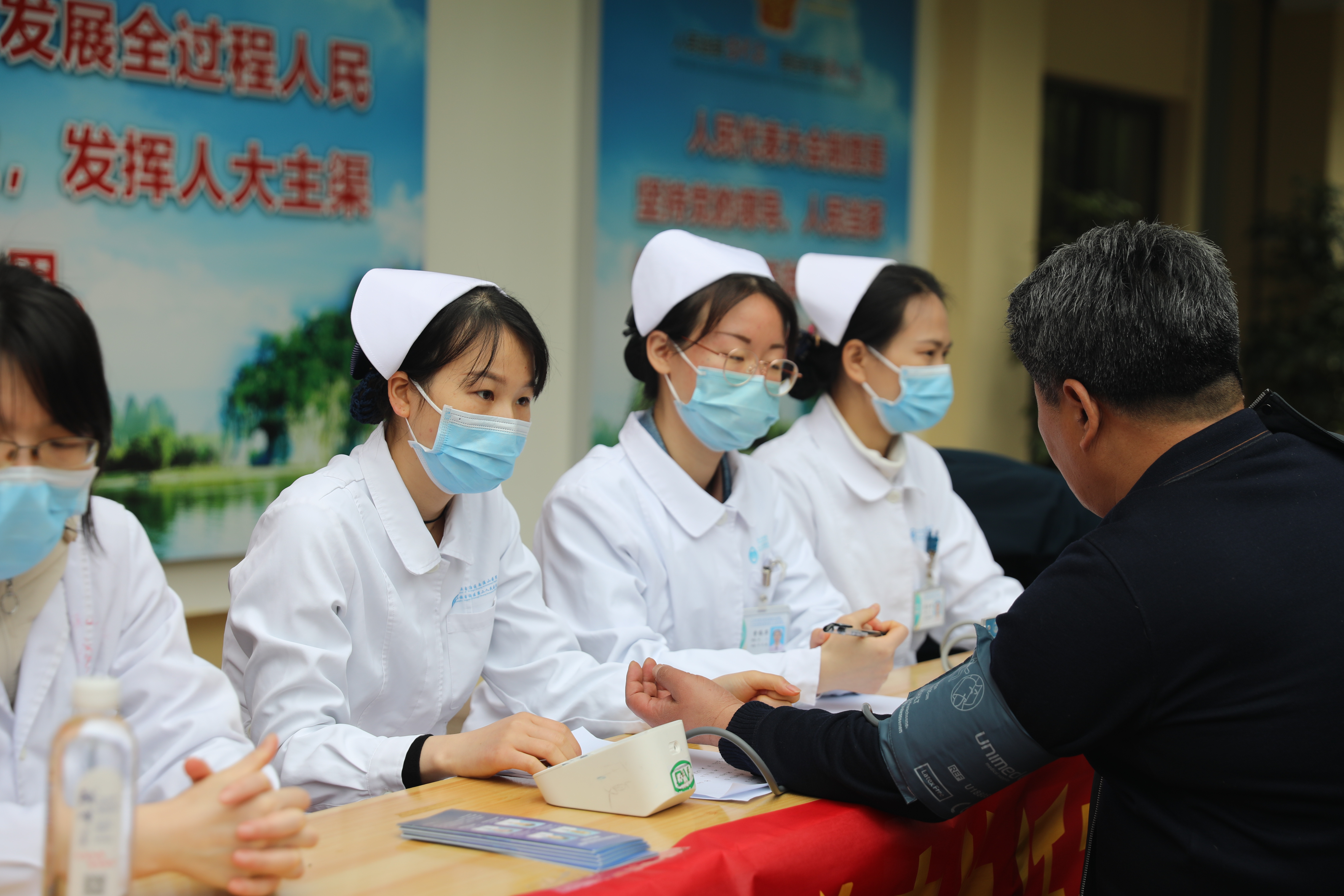 自治区南溪山医院举行「世界帕金森病」日多学科联合义诊活动