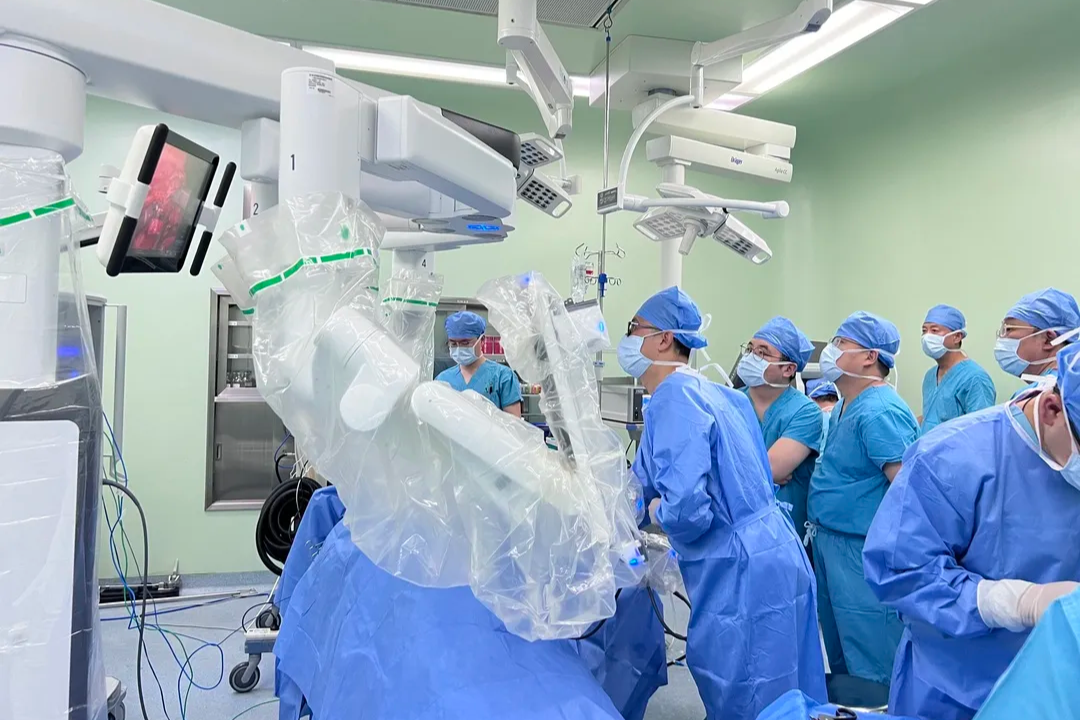 延大附院泌尿外科完成陕北首例达芬奇机器人手术