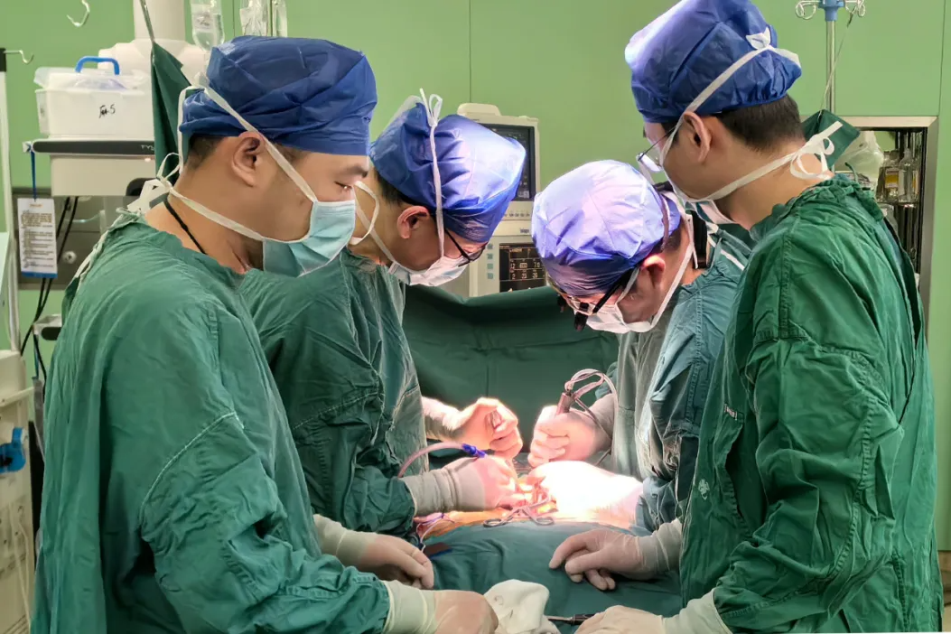 3D 显微镜再立新功！仁慈脊柱外科、神经外科联手拆除深入骨髓的「炸弹」