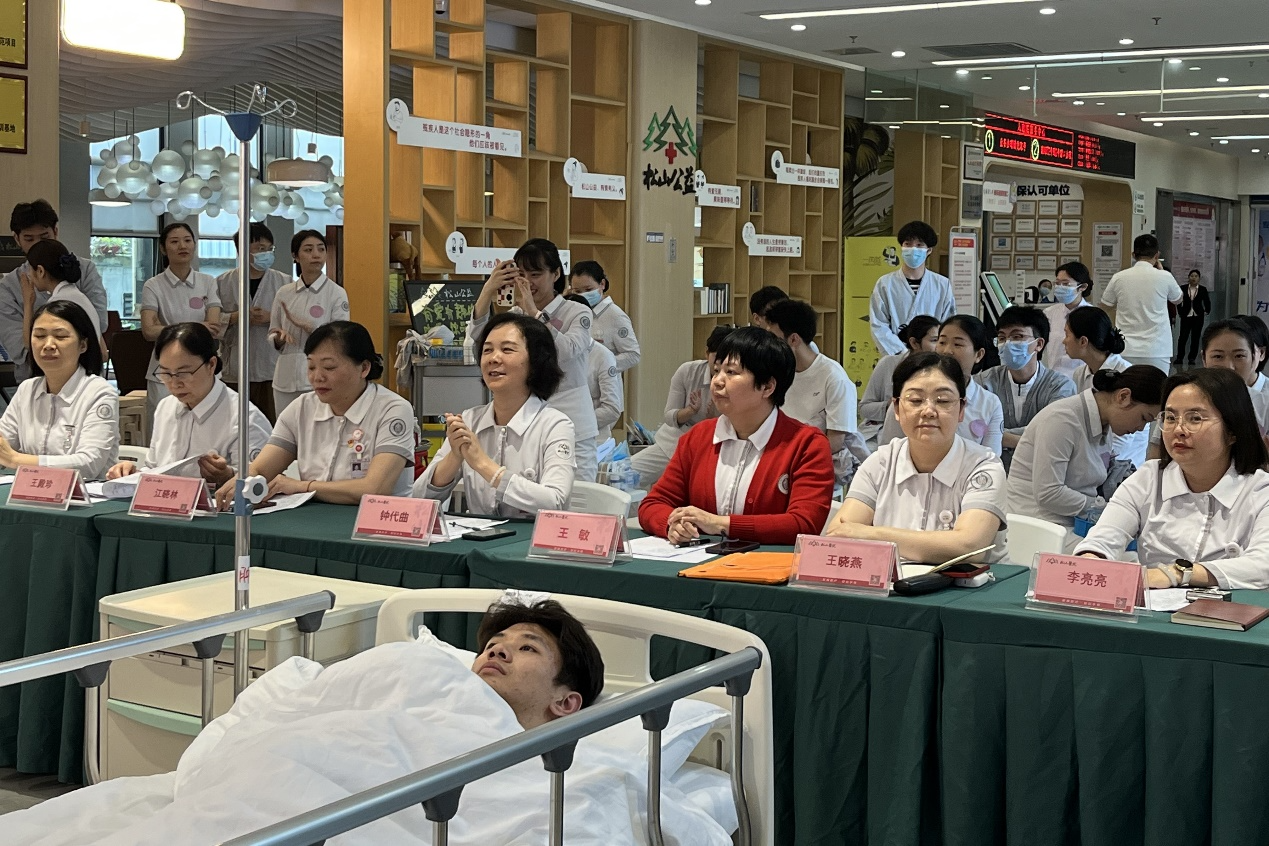 公平竞「针」，重庆松山医院举行 5.12 护理技能竞赛活动
