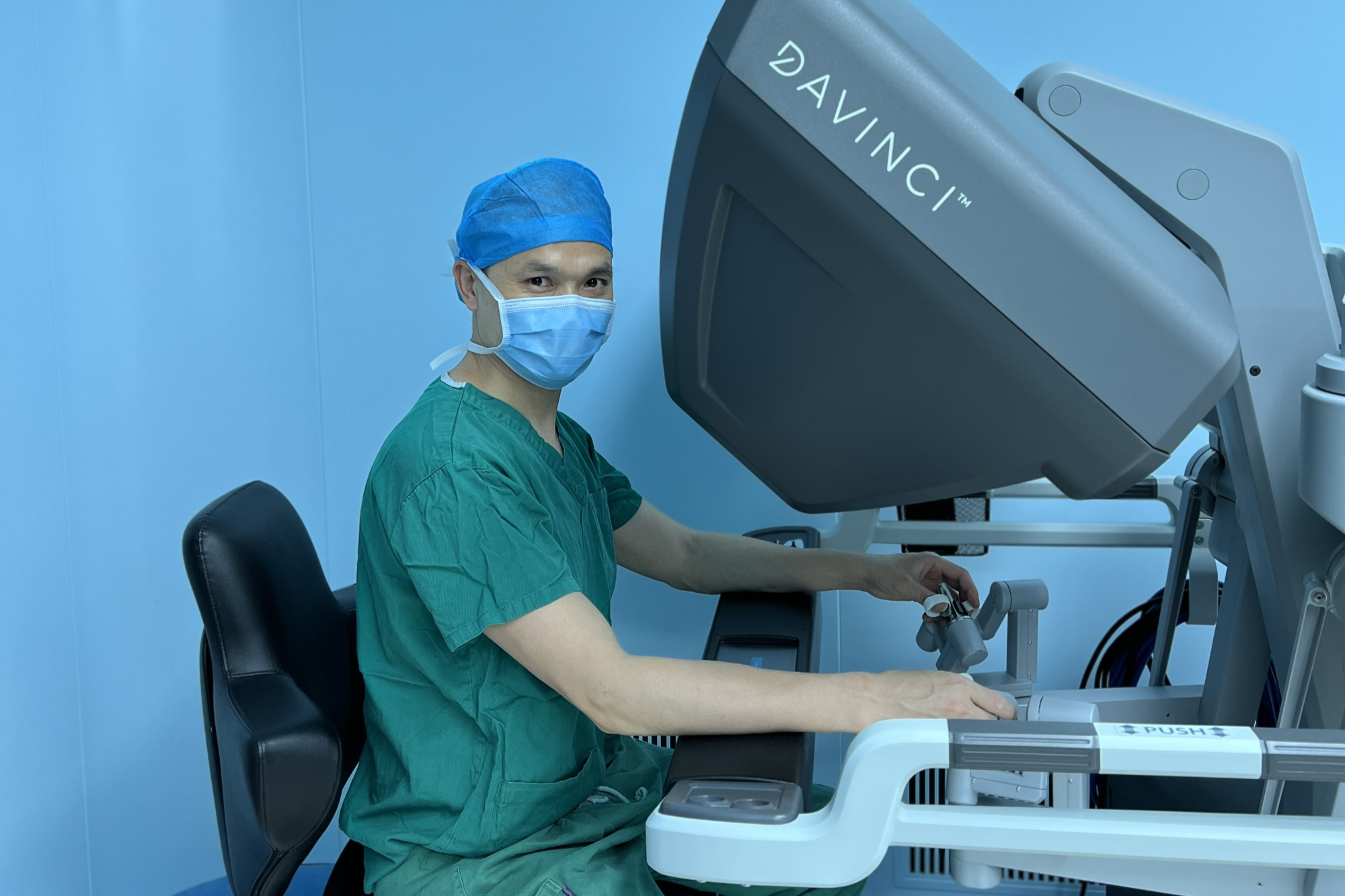 南溪山医院达芬奇手术机器人再显成效，辅助完成前列腺癌根治术