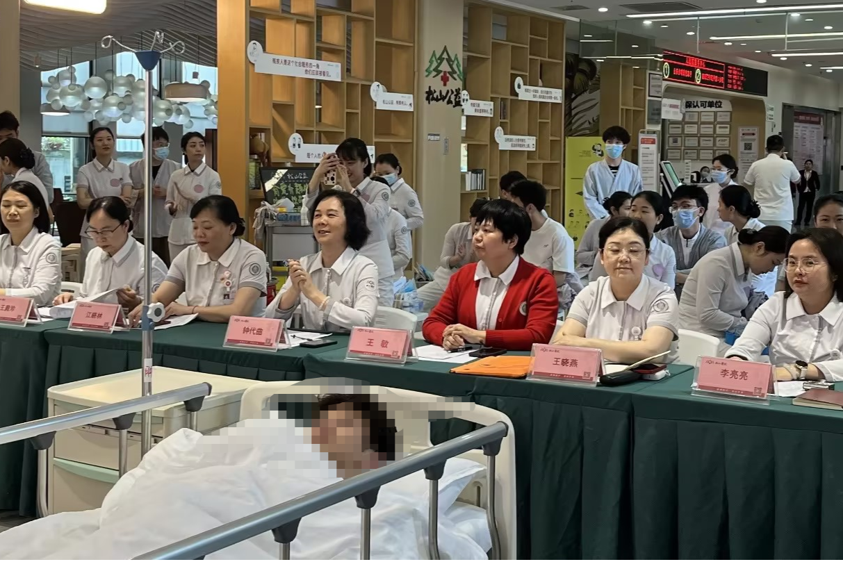 公平竞「针」，重庆松山医院举行 5.12 护理技能竞赛活动