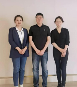 女孩高铁上突发癫痫，武汉医生穿过 6 节车厢救人