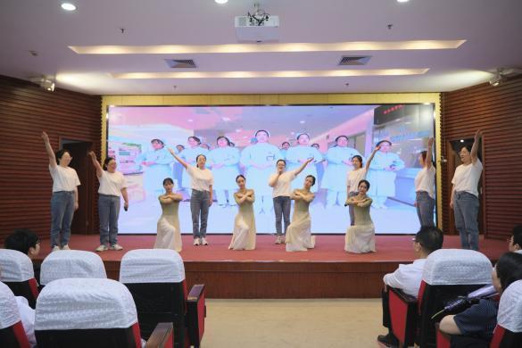 常熟市中医院举办第 113 个国际护士节庆祝活动暨表彰大会