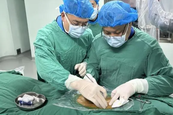 郑大五附院成功开展短时程脊髓电极植入手术，助力开启复苏之门