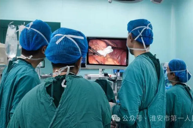 淮安市一院急诊医学中心（南区）成功开展腹腔镜下高难度巨脾切除术
