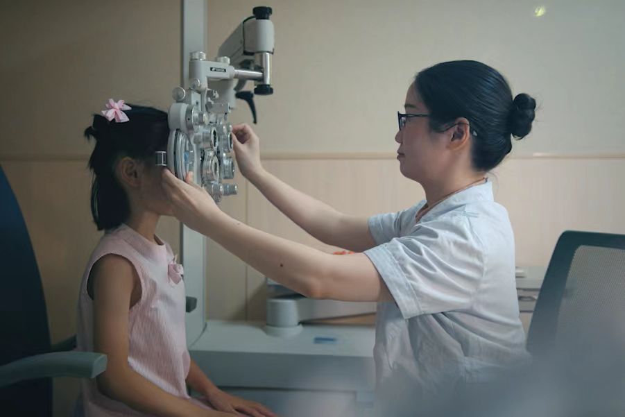 全国爱眼日，关注普遍的眼健康！专家：这三类孩子警惕基因问题！