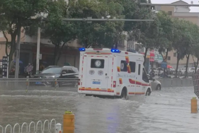 桂医二附院暴雨中急救勇担当：孕妇安全产子，重症患者获救，雷击伤者及时送医……