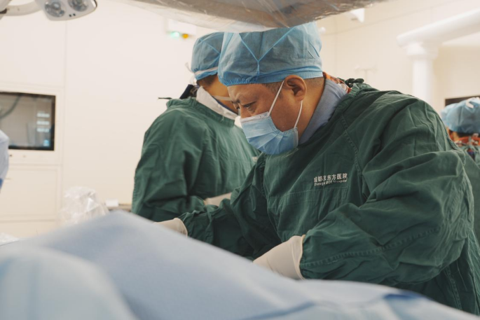 成都京东方医院独立成功完成首例经导管主动脉瓣植入术（TAVI）