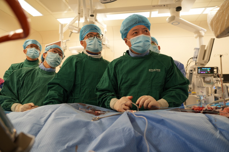 成都京东方医院独立成功完成首例经导管主动脉瓣植入术（TAVI）