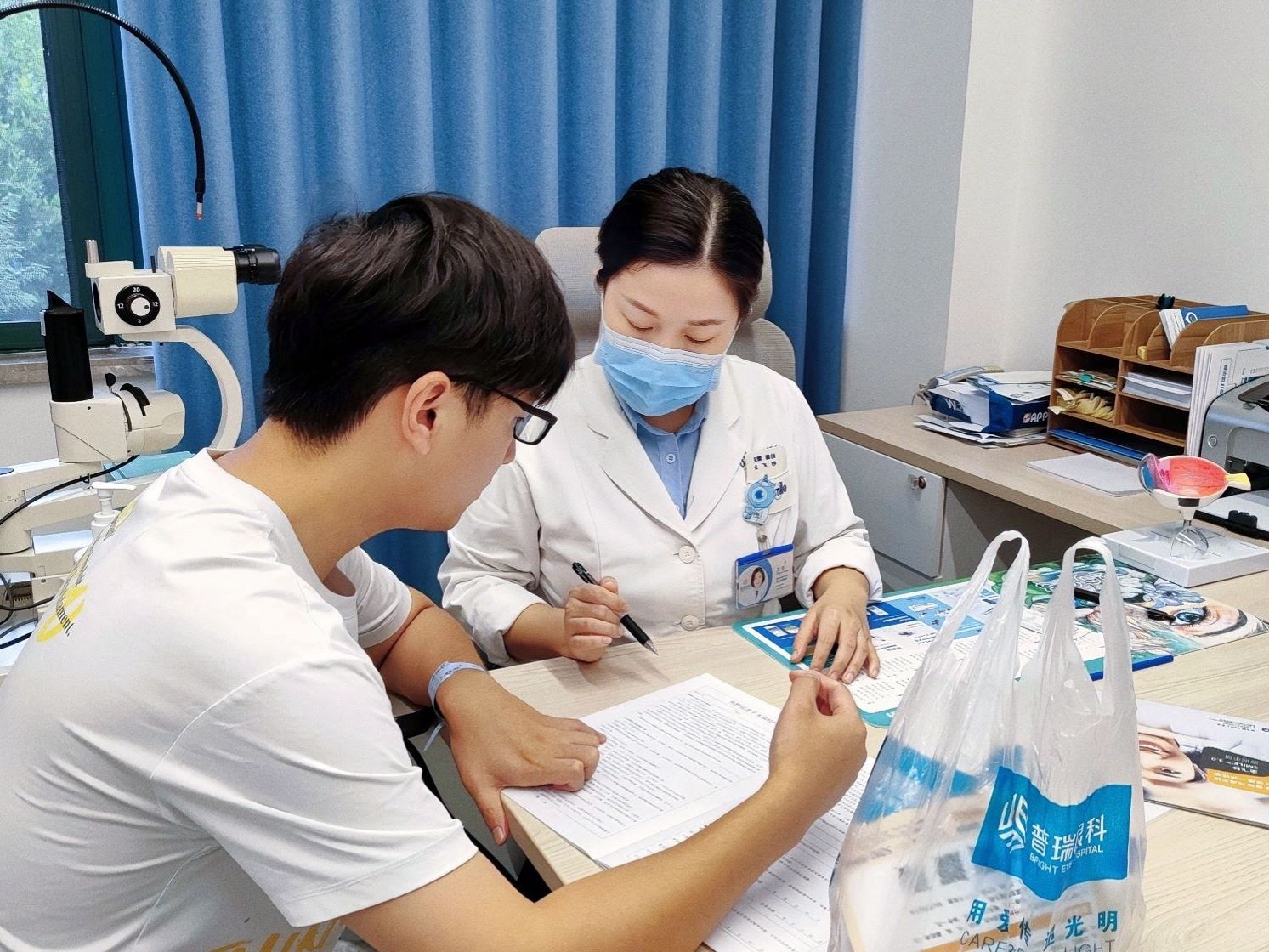 如何选择近视手术？武汉普瑞眼科医院关念提醒：并非越贵越好