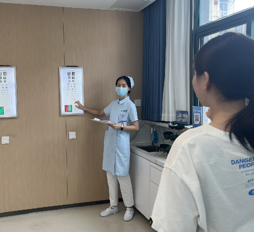 暑期摘镜季 武汉普瑞眼科 ai+千频优视飞秒手术解决女孩混合散光