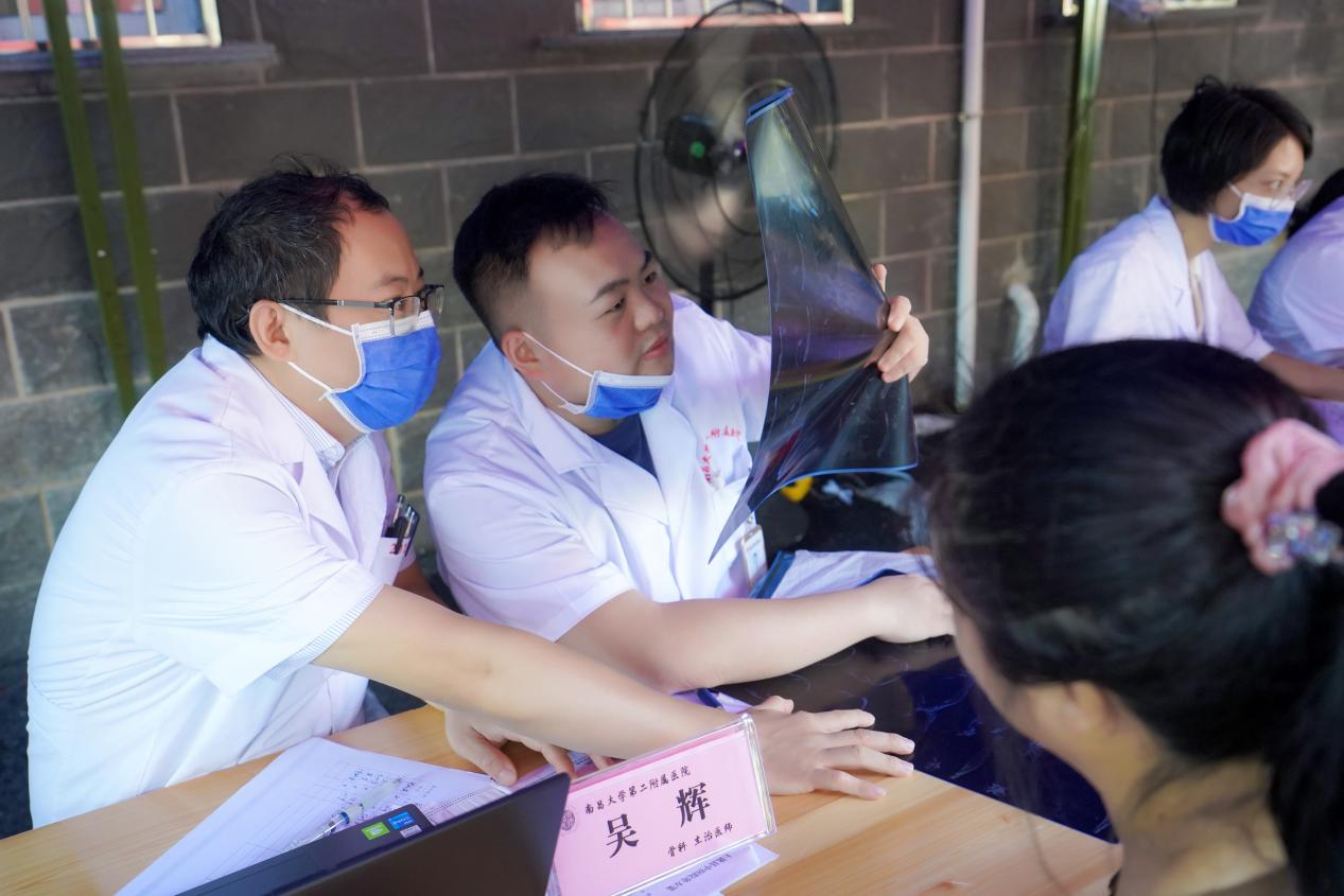 南昌大学二附院与上犹县中医院举行医联体签约揭牌仪式