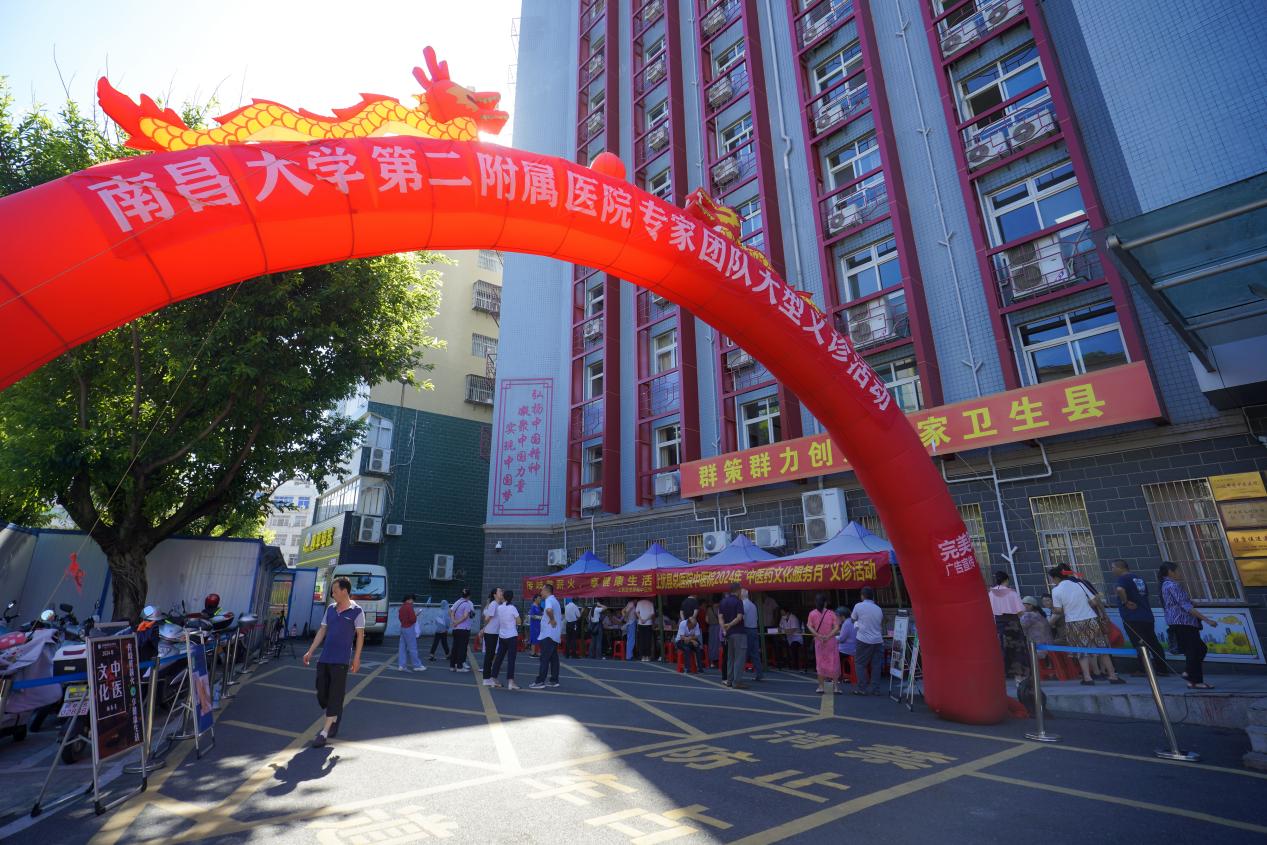 南昌大学二附院与上犹县中医院举行医联体签约揭牌仪式