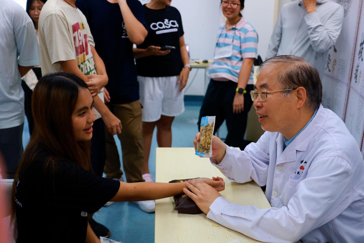 研学活动！武汉大学人民医院中医科来了一群泰国高中生
