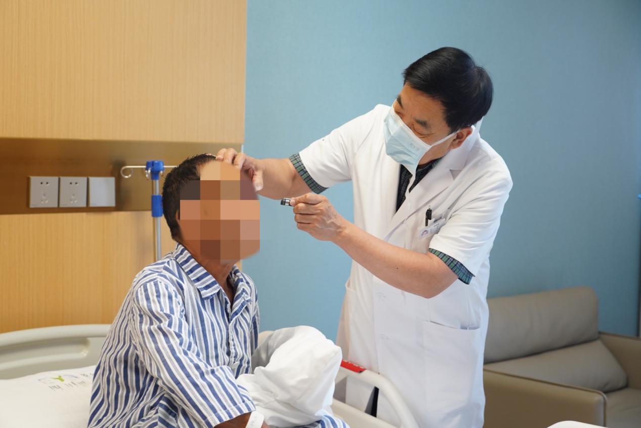 老人罹患「眼癌」15 年,四川眼科医院专家妙手除肿瘤
