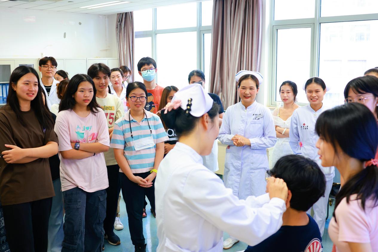 研学活动！武汉大学人民医院中医科来了一群泰国高中生