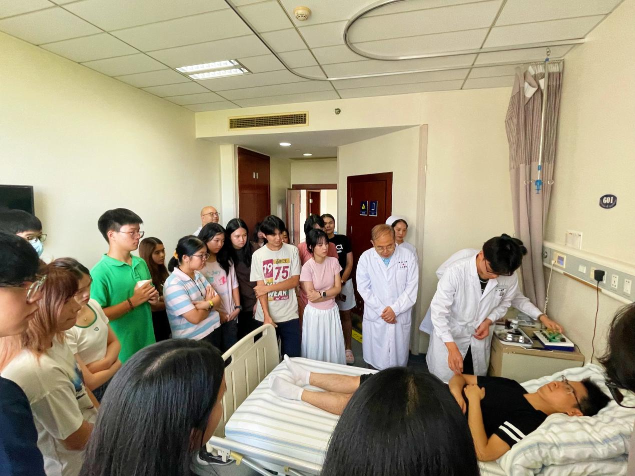 研学活动！武汉大学人民医院中医科来了一群泰国高中生