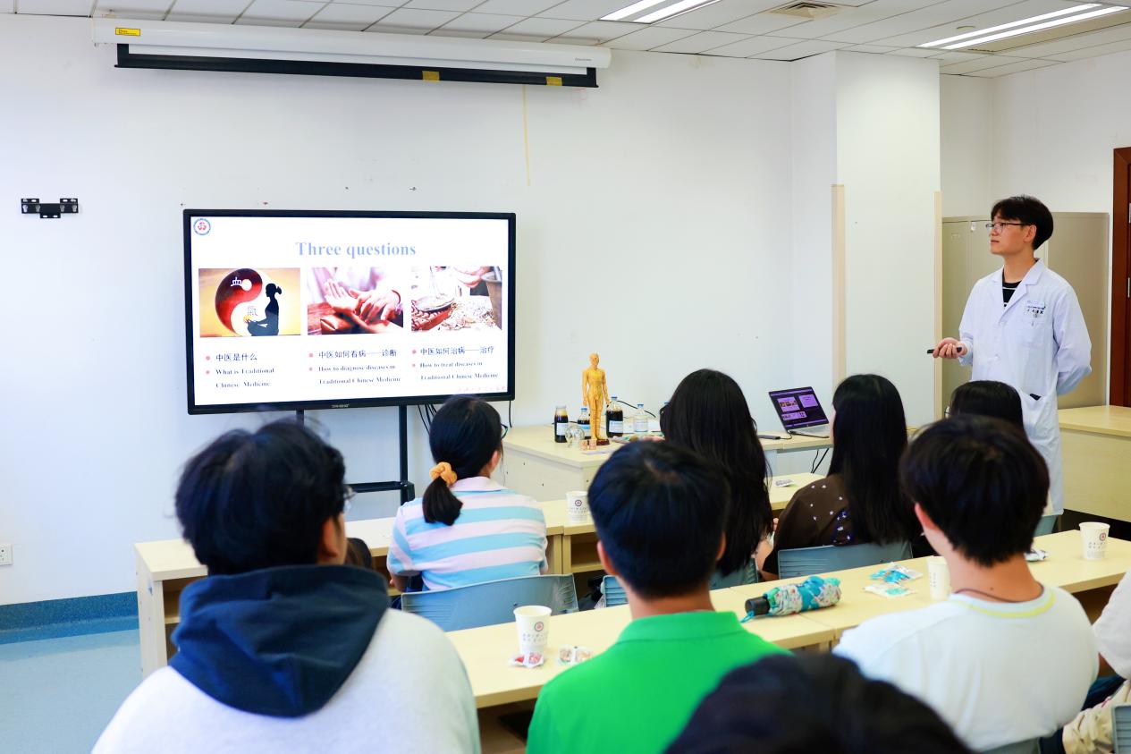 研学活动！武汉大学人民医院中医科来了一群泰国高中生