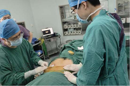 留置导尿超 10 年 机器人辅助手术助力 13 岁女孩摆脱排尿困扰