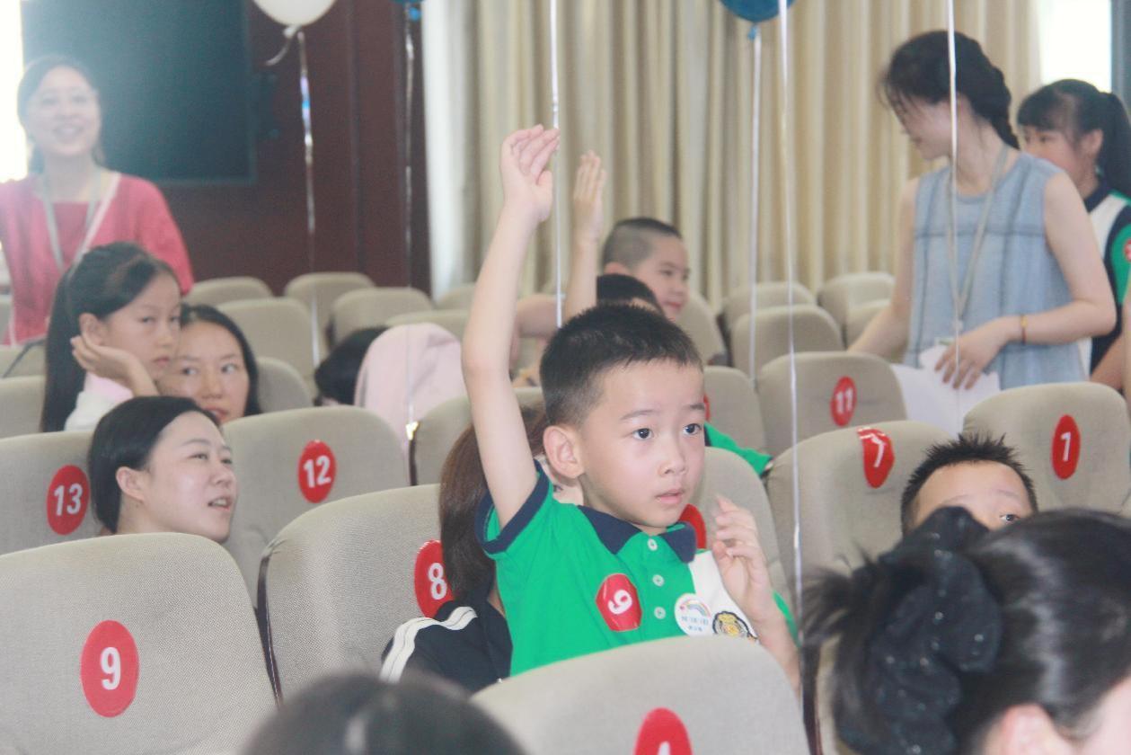 江夏区第一人民医院开展庆祝第七届医师节「小小医师」体验活动