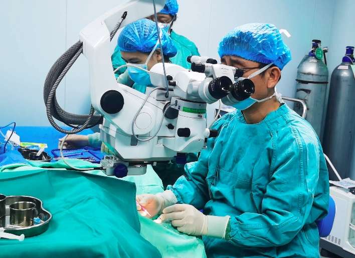 「马凡」少年晶体脱位 武汉普瑞眼科医院程旭康施高难手术给予光明