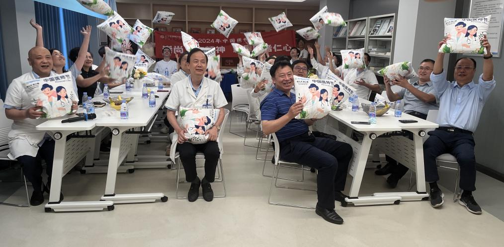 崇尚人文精神 彰显医者仁心 武汉普瑞眼科医院举办医师节系列活动