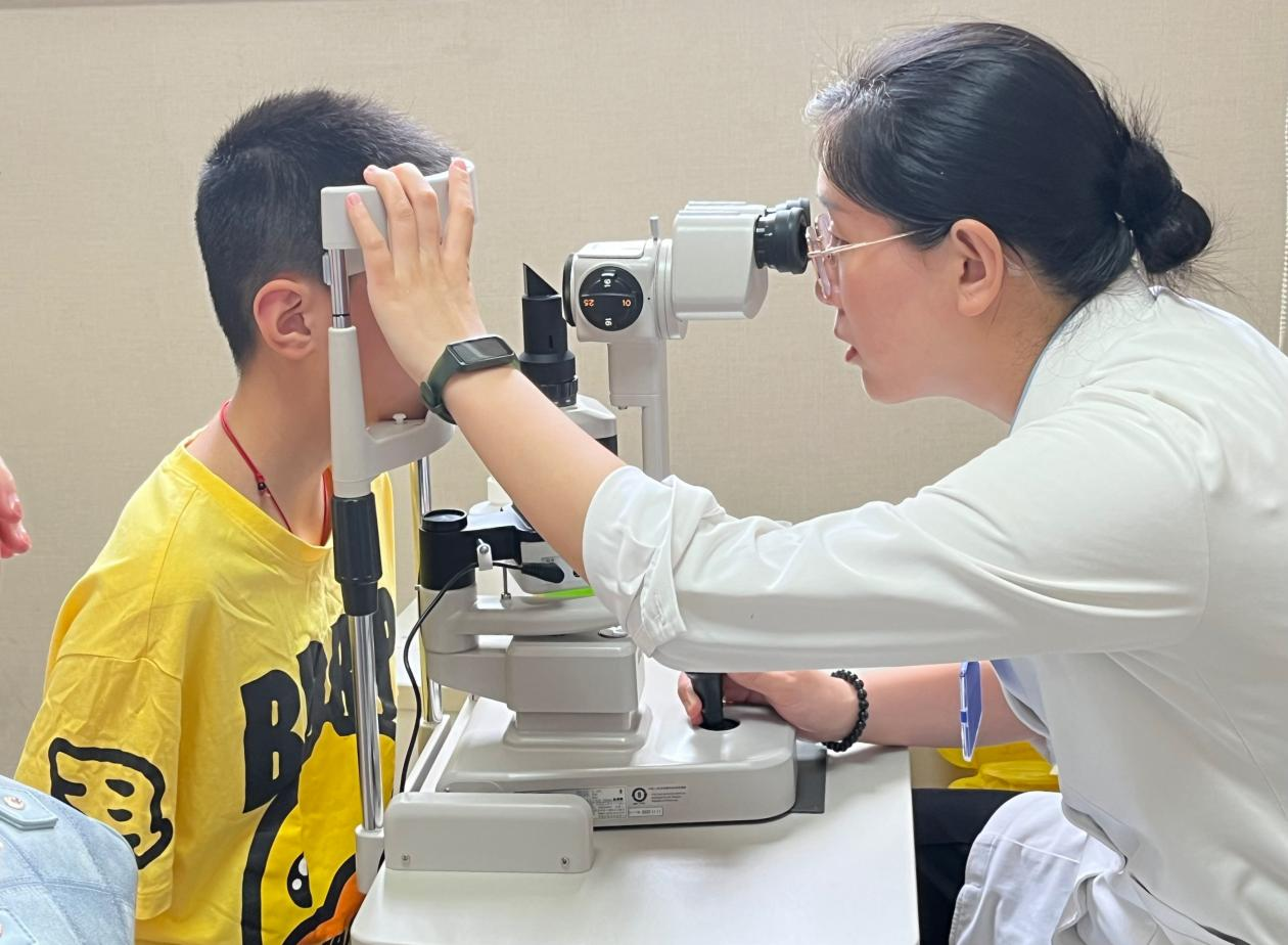 眼镜的镜片怎么越擦越花？武汉普瑞眼科医院：眼镜布不是这么用的
