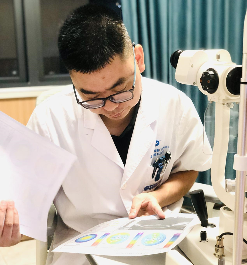 华厦眼科医师节特辑丨李勇：医者仁心，护佑更多患者的光明视界