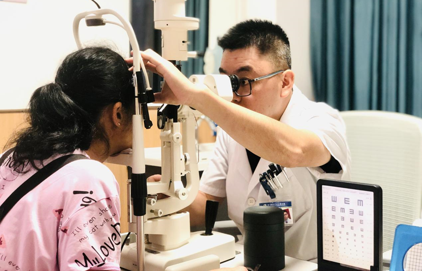 华厦眼科医师节特辑丨李勇：医者仁心，护佑更多患者的光明视界