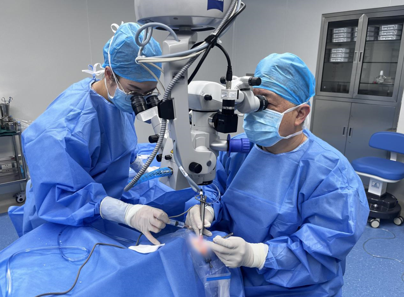 华厦眼科医师节特辑丨周国英:眼科院长的医者之路