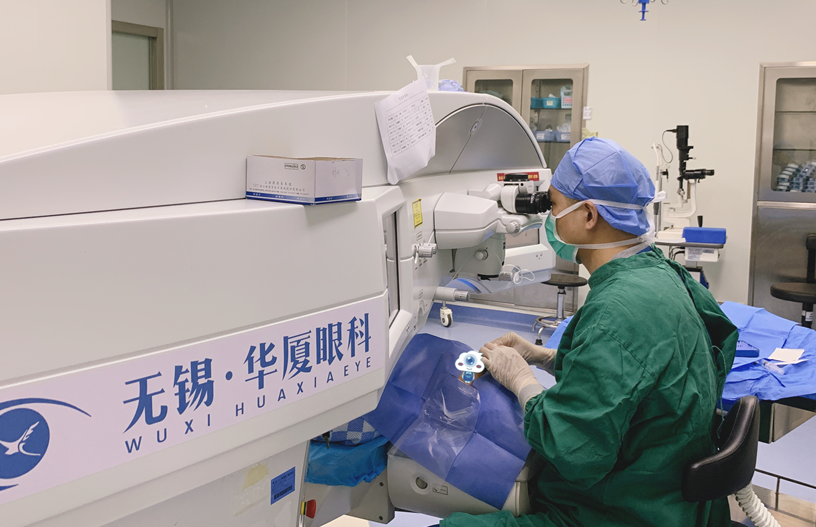 华厦眼科医师节特辑丨黄亮：追光十余载，履步不停歇，匠心重塑患者清晰视界