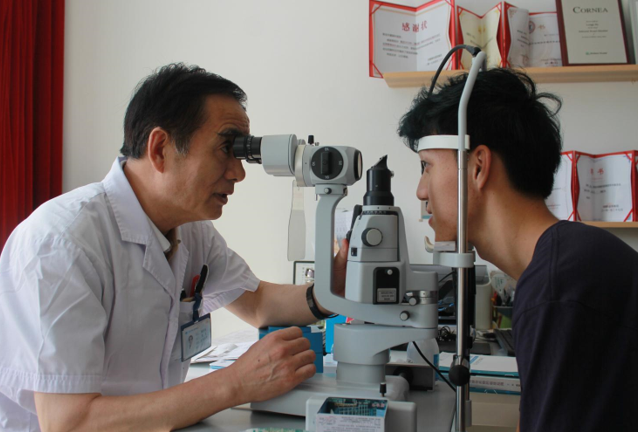 华厦眼科医师节特辑丨胡隆基:四十余载,初心不改