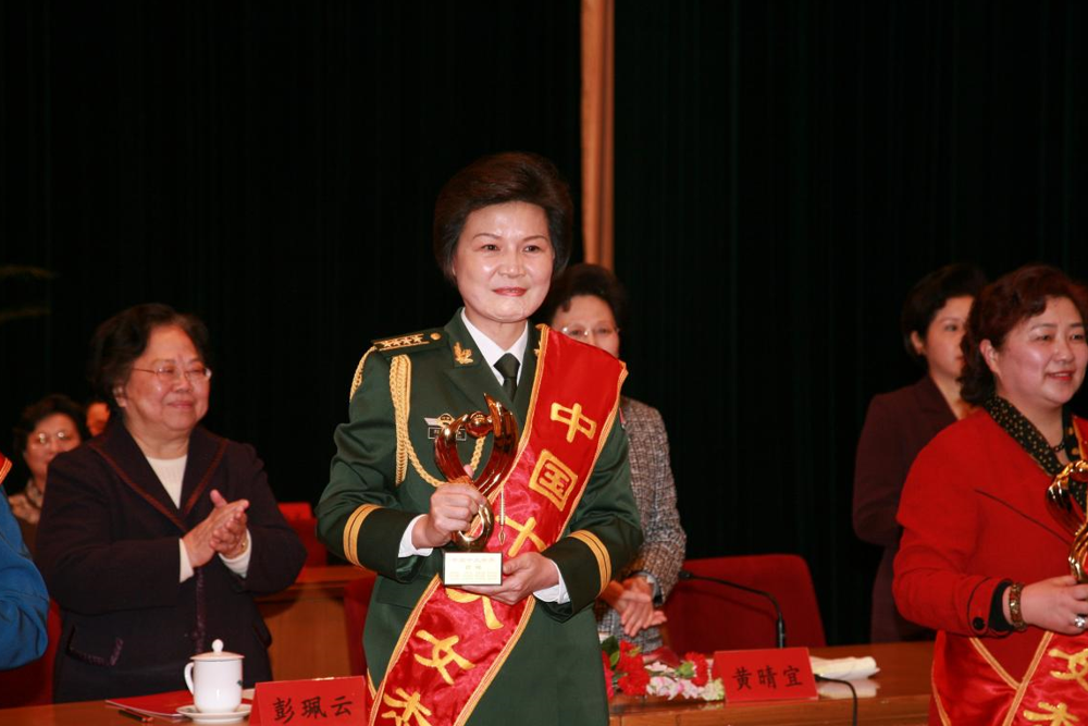 华厦眼科医师节特辑丨刘苏冰：中国十大女杰的追光之路