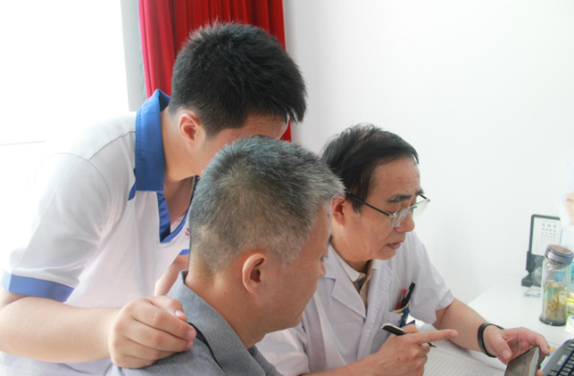 华厦眼科医师节特辑丨胡隆基:四十余载,初心不改