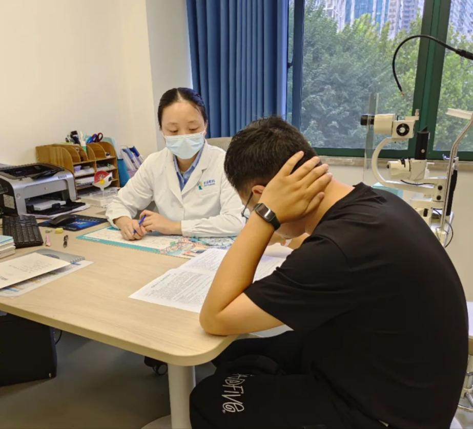 近视手术安全有效吗？武汉普瑞眼科医院专家详解大家担忧的问题