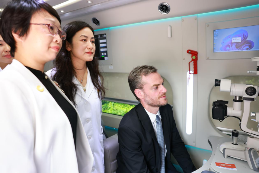 「百城光明行」公益活动武汉站在武汉大学人民医院启动