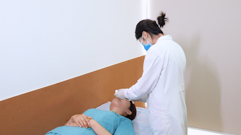 熬夜疲劳用眼压力大，警惕干眼症找上门来