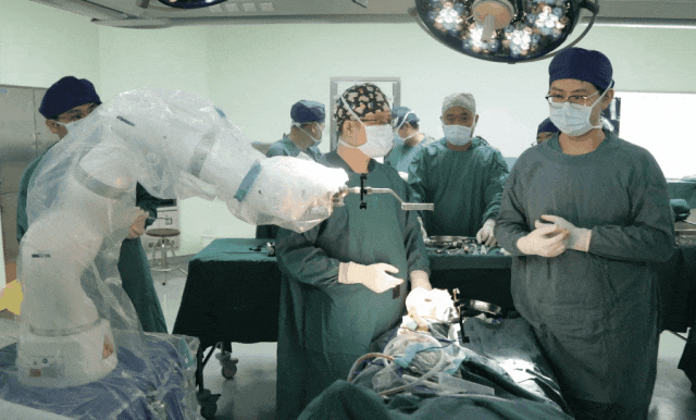 浙大四院来了一位「特别的医生」, 连做 6 台手术!