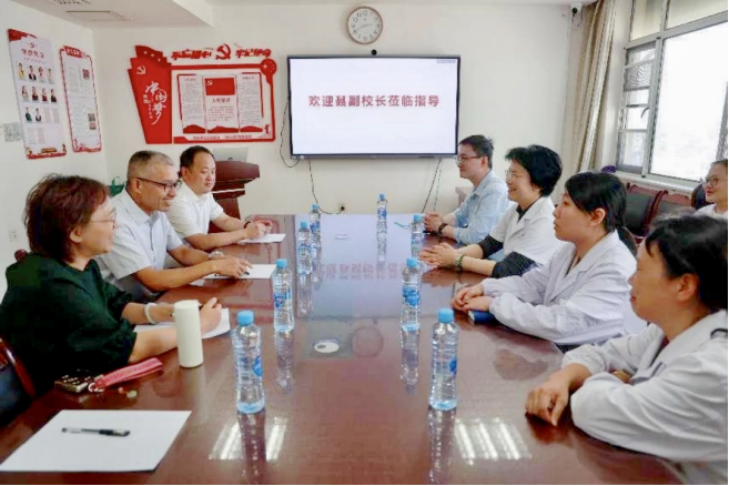 南昌大学副校长聂少平走访二附院分子医学重点实验室