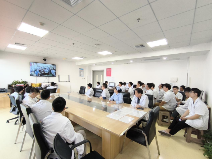 空军军医大学西京医院雷伟教授到南昌大学二附院指导骨科教学工作